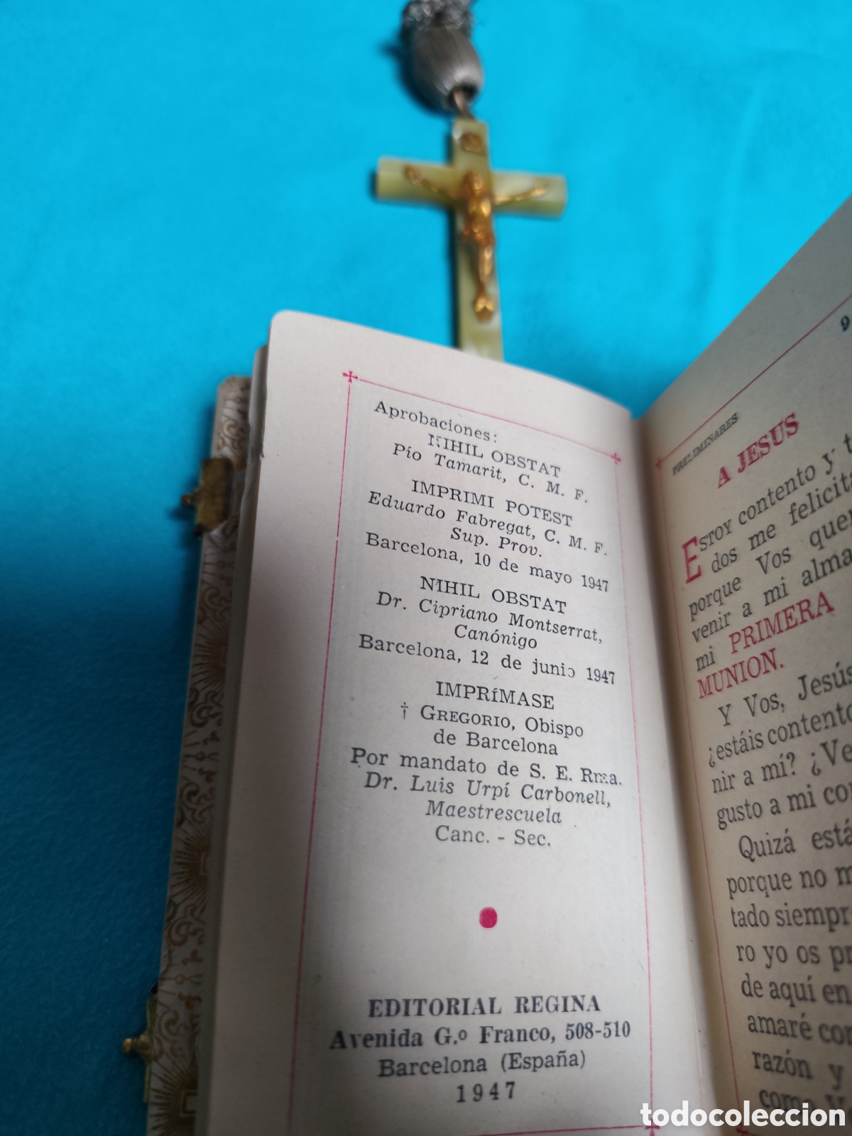 Antig&uuml;edades: Lote Antiguo de Primera Comuni&oacute;n (1947): Misal Editorial Regina y Cruz de N&aacute;car a juego