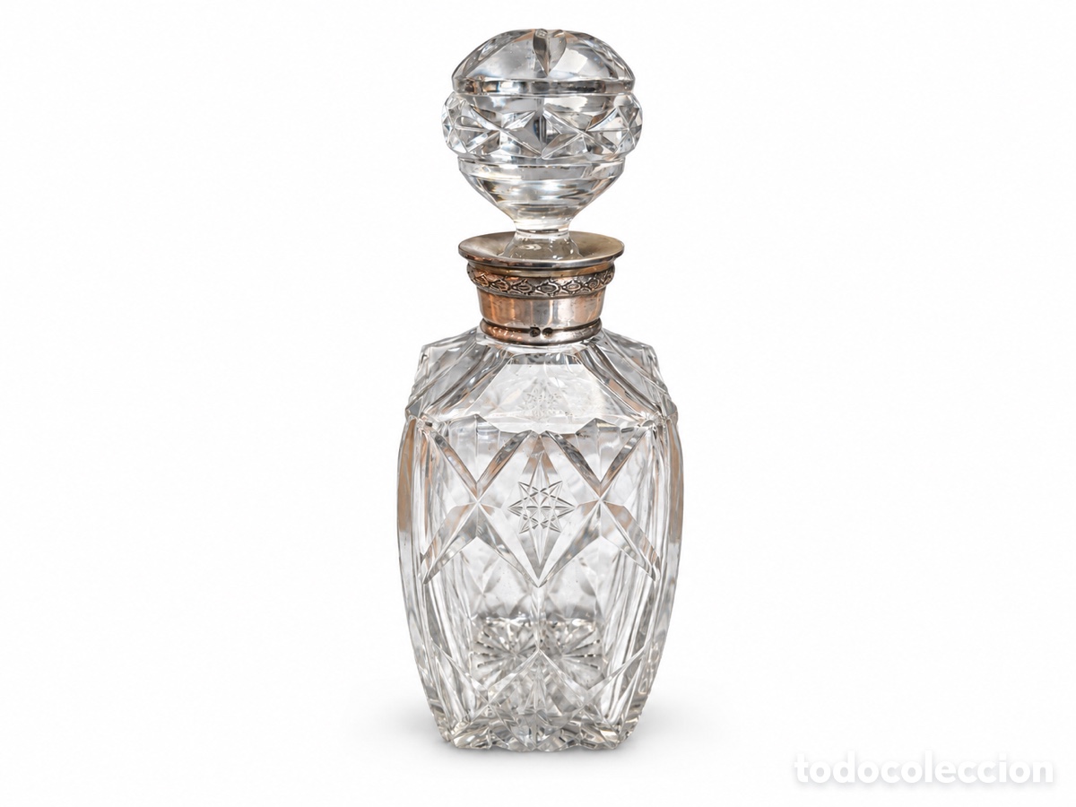 Antig&uuml;edades: Licorera Squared en cristal de Bohemia y cuello de plata de ley circa 1960&rsquo;s
