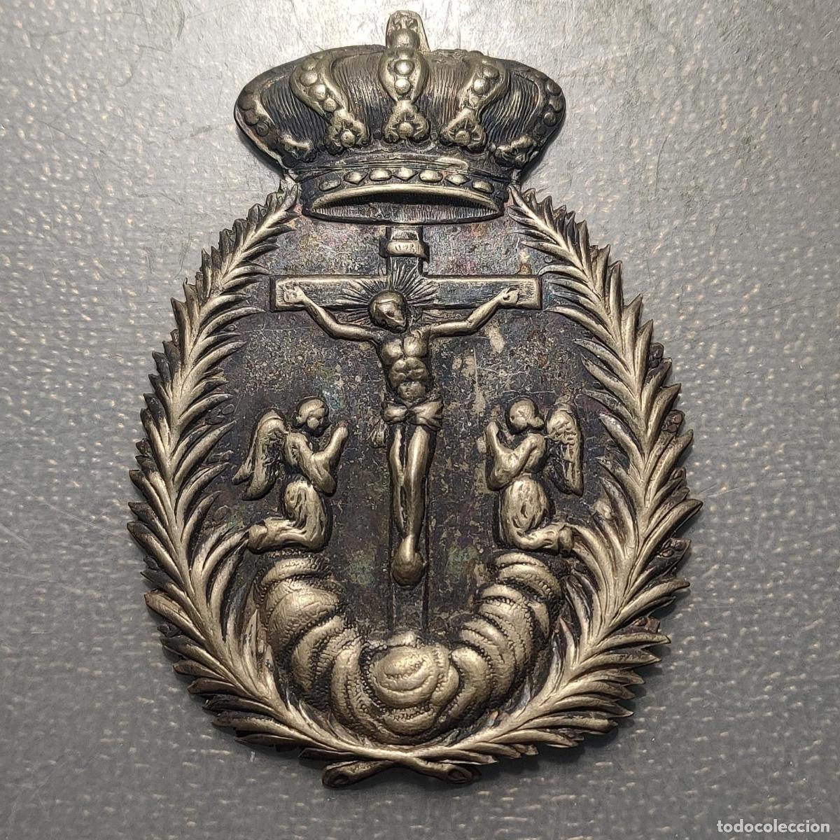 Antig&uuml;edades: MEDALLA RELIGIOSA PLACA JESUS CRICIFICADO Y DOS ANGELES SOBRE NUBE AL PIE CRUZ