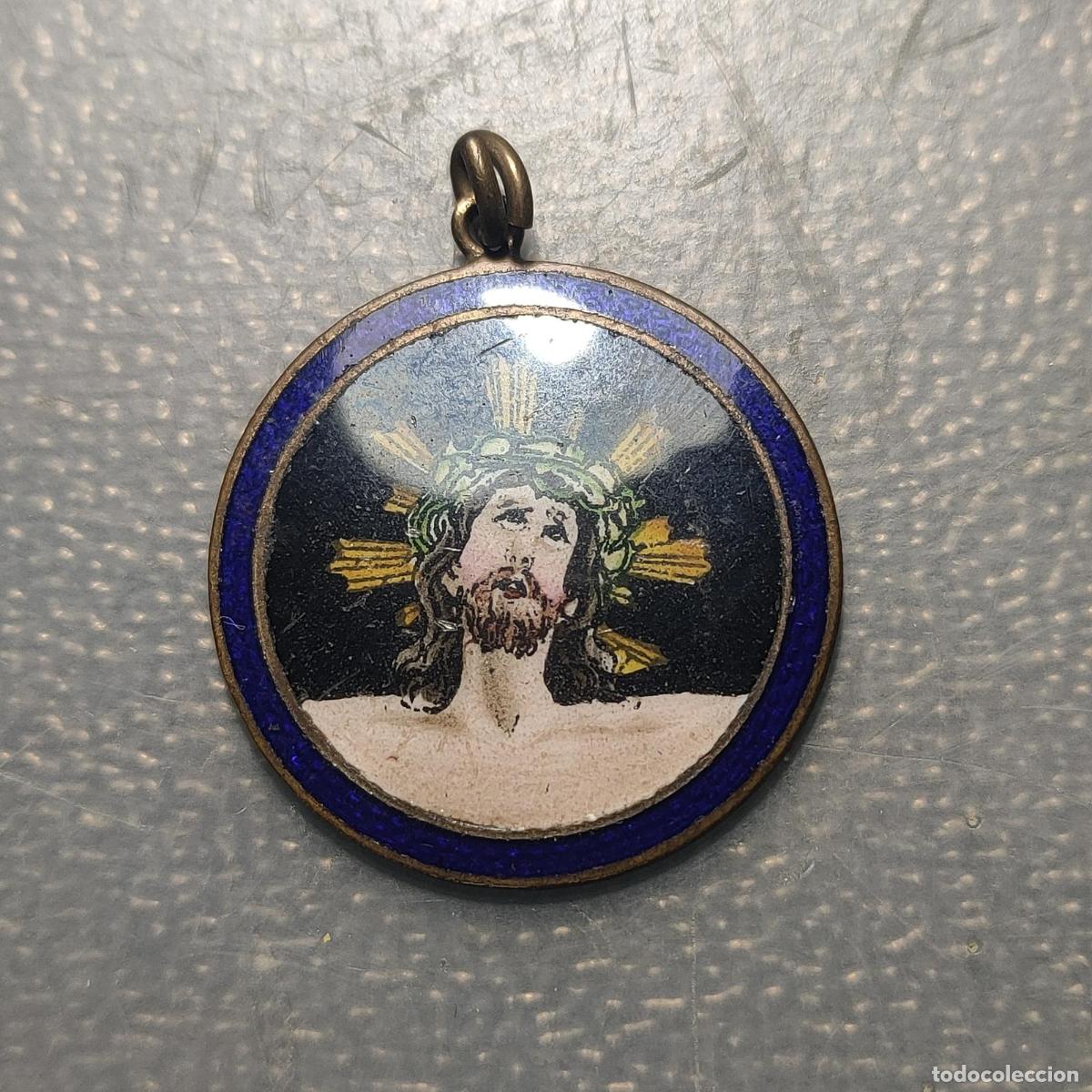 Antig&uuml;edades: MEDALLA RELIGIOSA CRISTO DE LIMPIAS LATON CON CERAMICA PINTADA Y LACADA