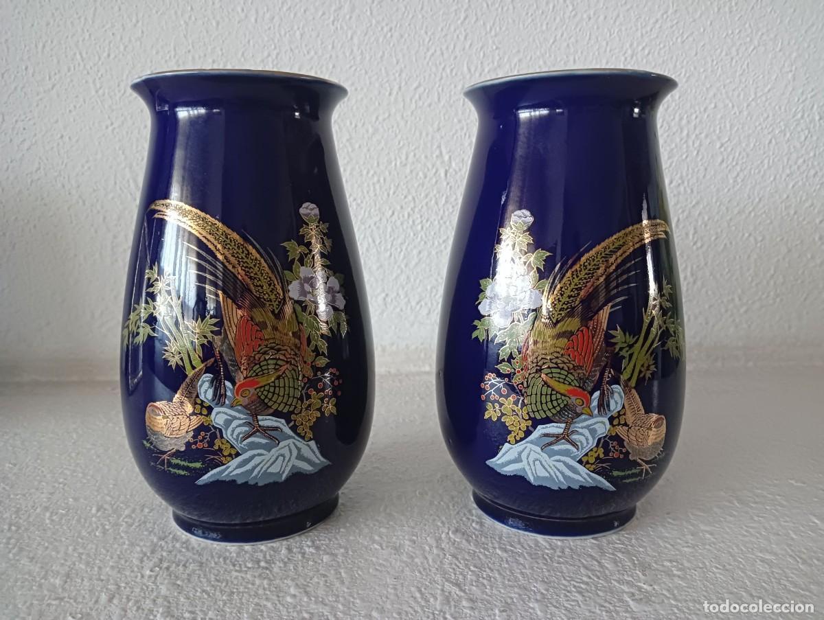 Antig&uuml;edades: Pareja jarrones porcelana azul cobalto 18 cm alto