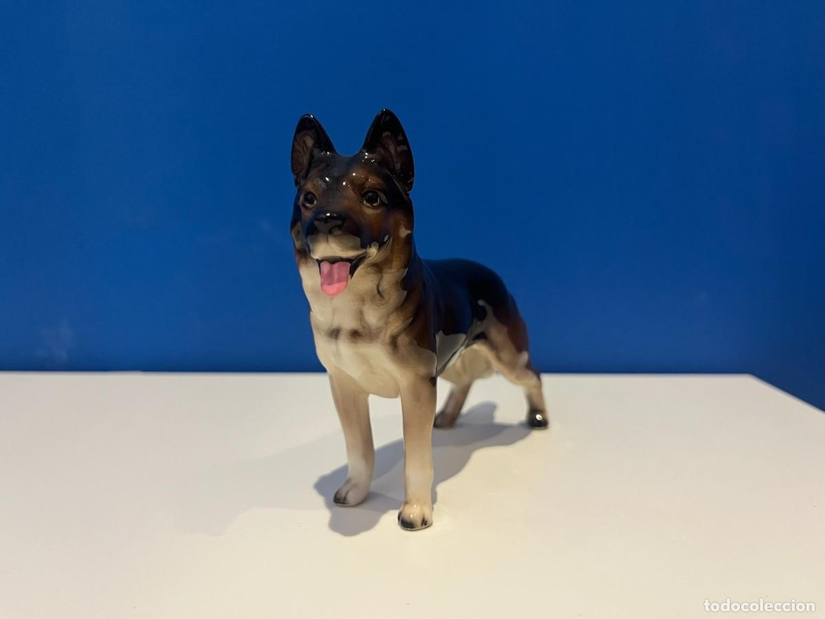 Antig&uuml;edades: Antigua figura de perro Pastor Alem&aacute;n en porcelana esmaltada - Circa 1970-1980