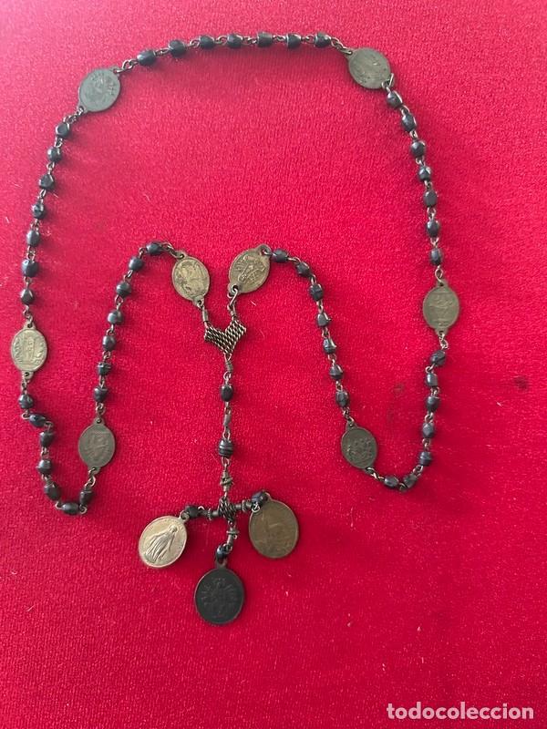 Antig&uuml;edades: ROSARIO DE LOS SIETE DOLORES DE MARIA, MEDALLAS VIRGEN DE LOS DOLORES, METAL Y CUENTAS DE MADERA