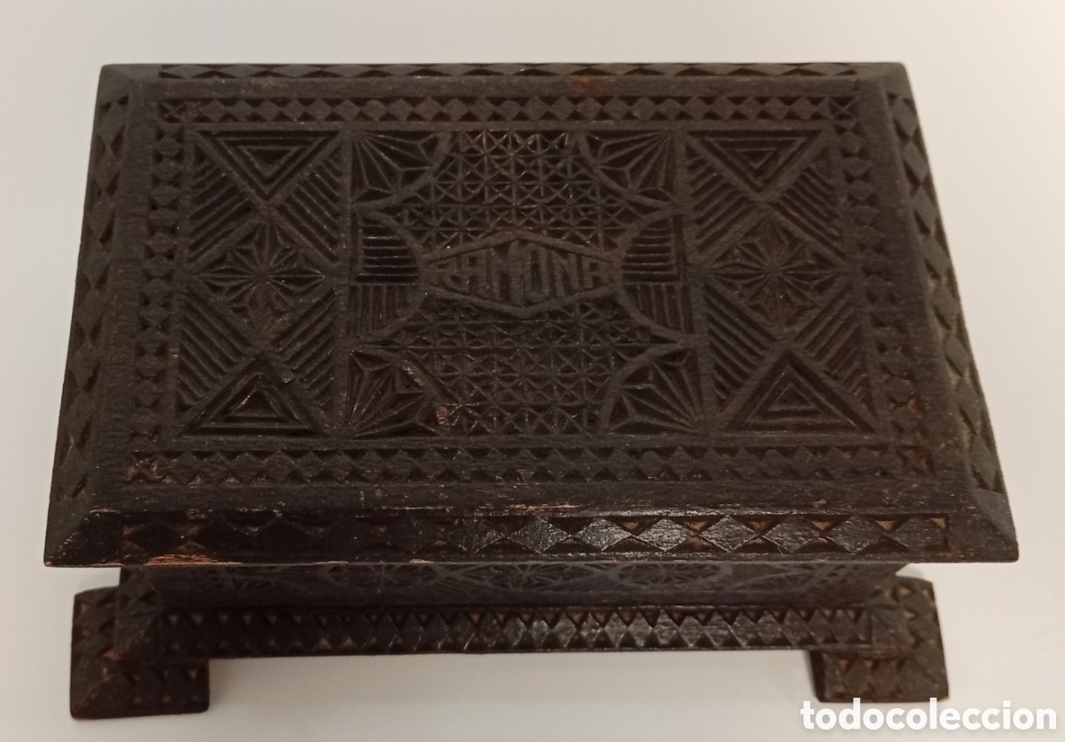 Antig&uuml;edades: .CAJA DE MADERA TALLADA CON INTERIOR FORRADO - Foto 2