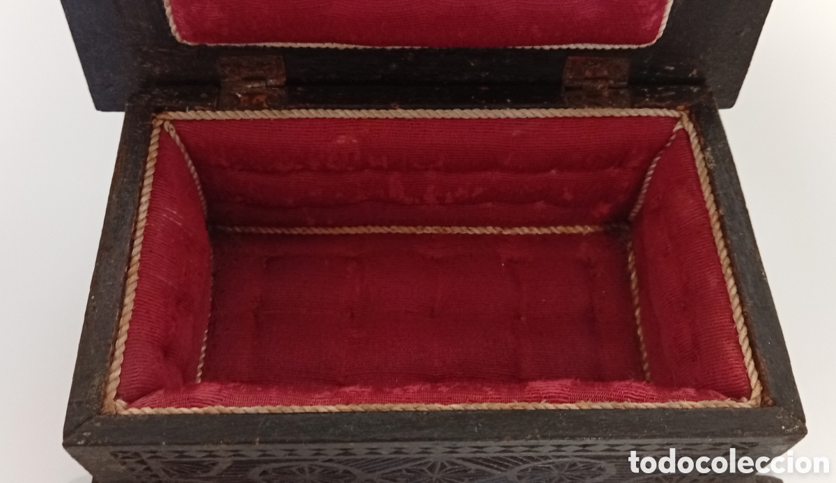 Antig&uuml;edades: .CAJA DE MADERA TALLADA CON INTERIOR FORRADO - Foto 4