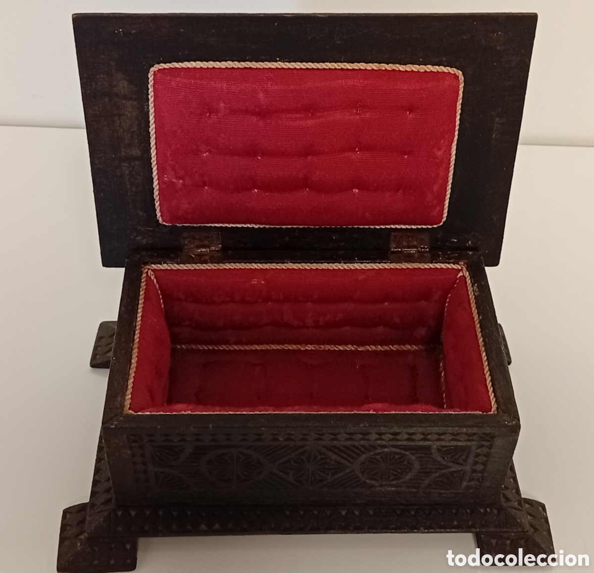 Antig&uuml;edades: .CAJA DE MADERA TALLADA CON INTERIOR FORRADO - Foto 5