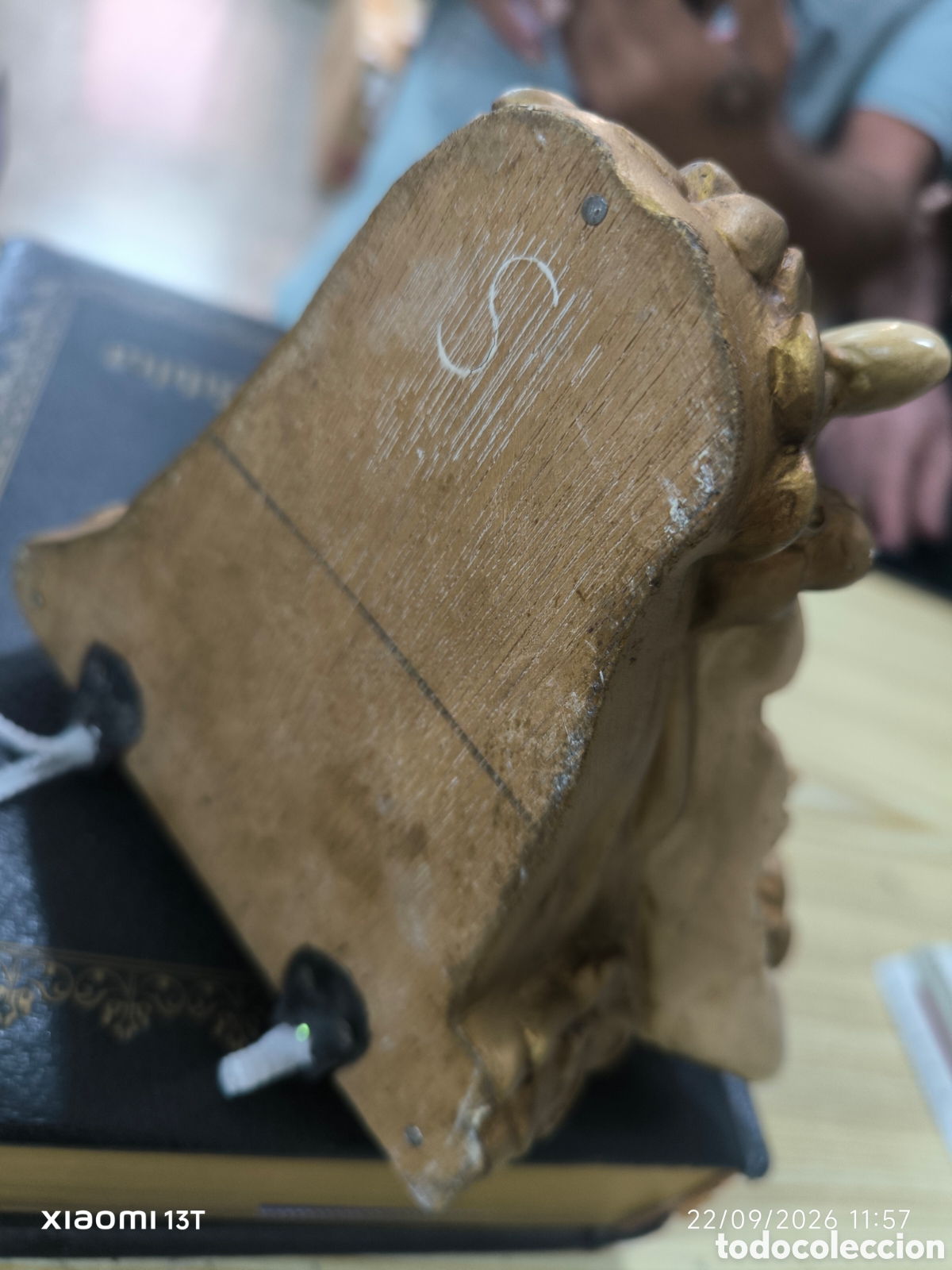 Antig&uuml;edades: Peana de madera con dos querubines - Foto 7