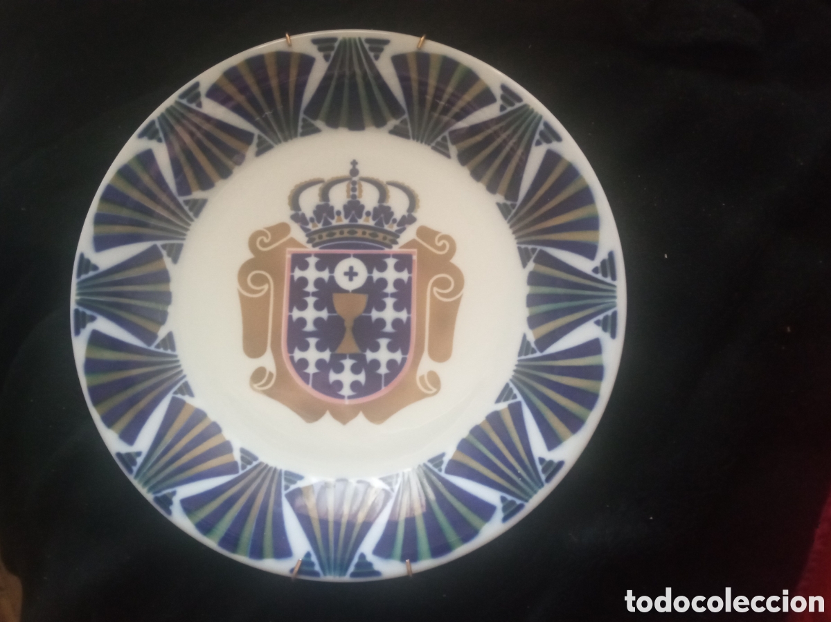 Antig&uuml;edades: Plato de porcelana de Sargadelos de 27 cm de di&aacute;metro, Escudo de Galicia