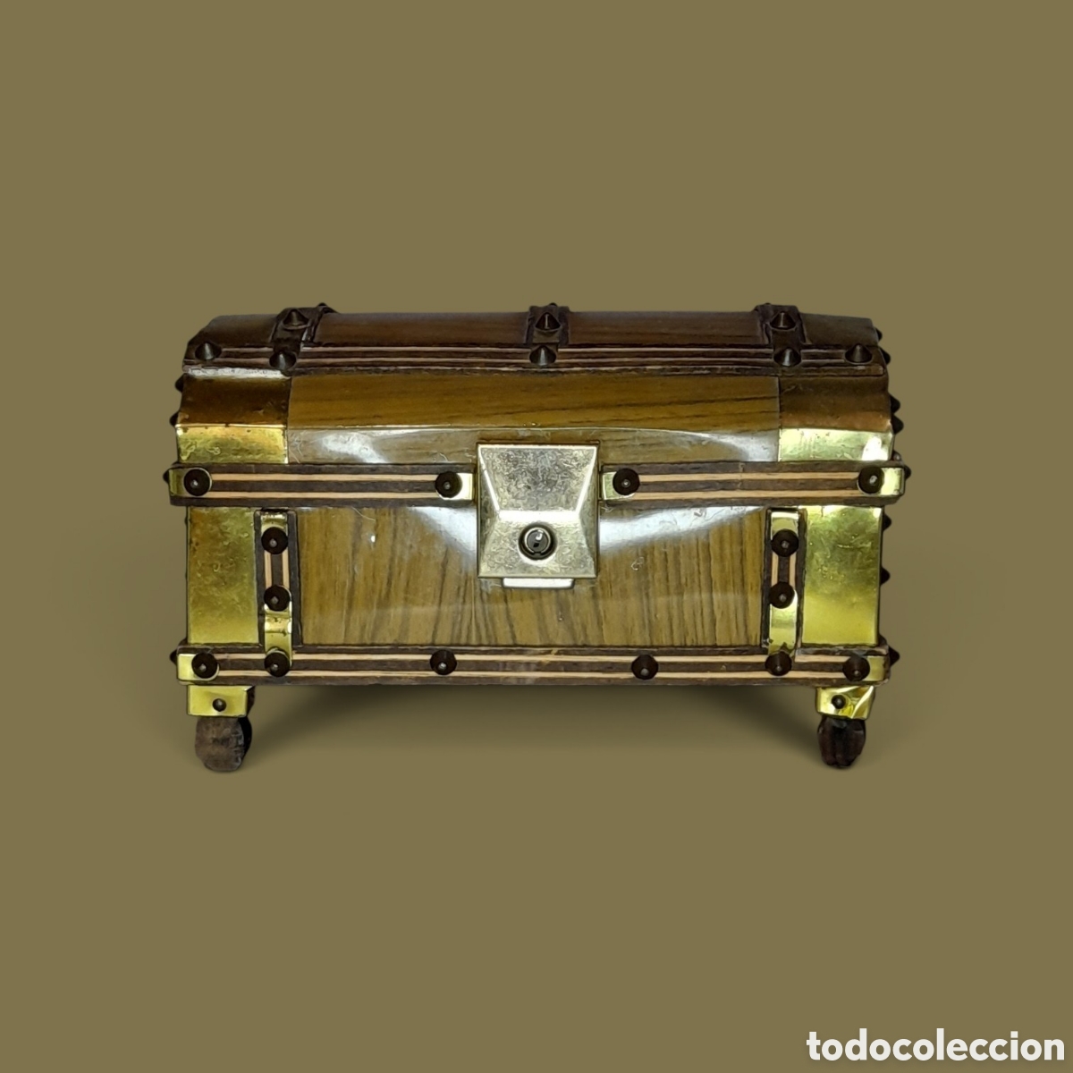 Antig&uuml;edades: Antiguo baulito musical.