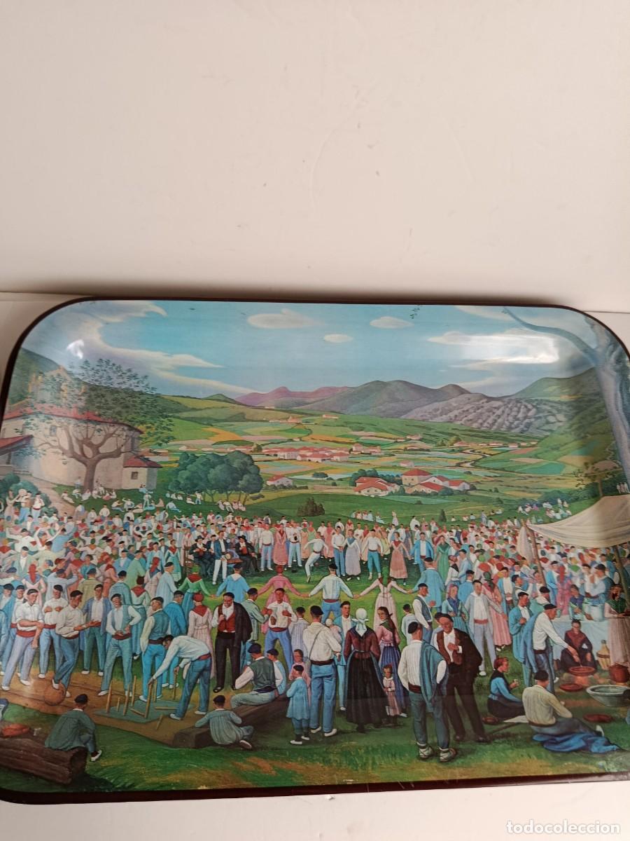 Antig&uuml;edades: BANDEJA VASCA CON IMAGEN DE JOSE ARRUE. ROMERIA
