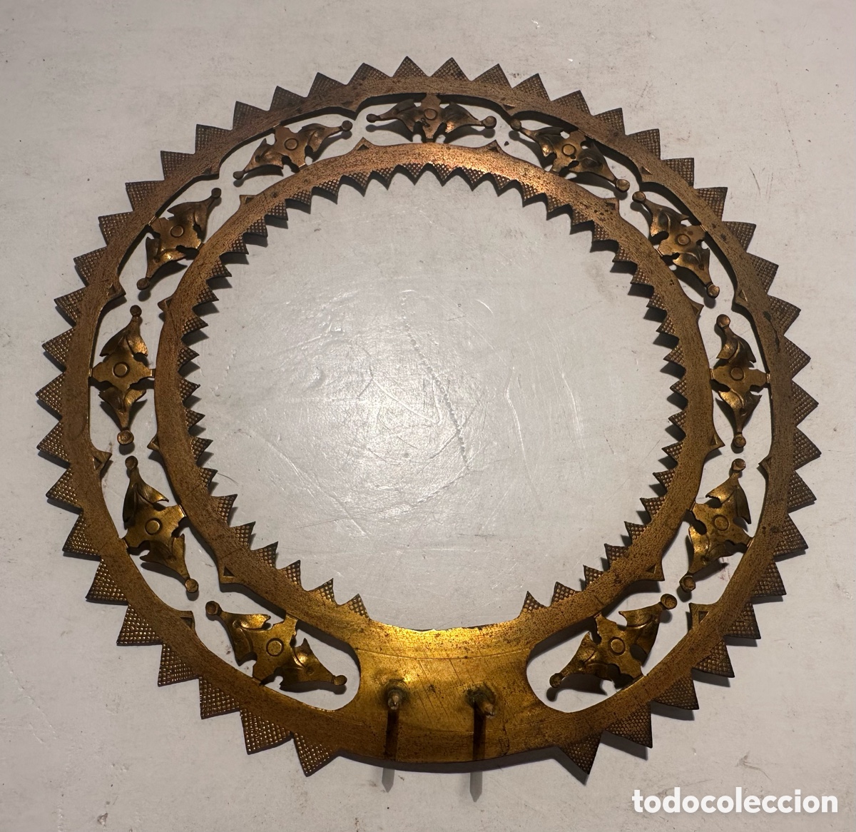Antig&uuml;edades: AUREOLA CORONA RESPLANDOR DE LATON ANTIGUA PARA VIRGEN O SANTO . 15 CMS DE DI&Aacute;METRO