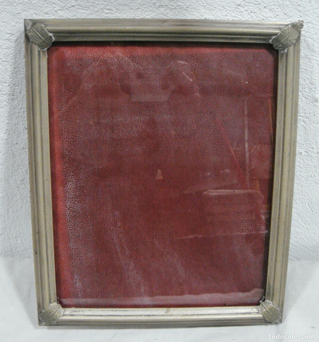 Antig&uuml;edades: Marco portafotos de plata &middot; Moldura acanalada y hojas en las esquinas &middot; ca. 1950&ndash;1980