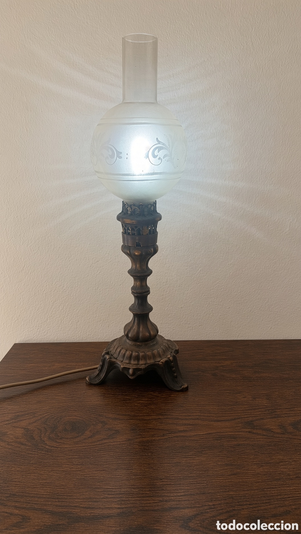 Antig&uuml;edades: L&aacute;mpara de mesa antigua Elegante l&aacute;mpara de mesa de estilo antiguo