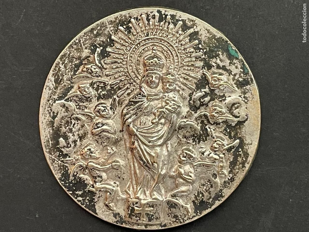 Antiguidades: MEDALLA REPUJADA - VIRGEN DEL PILAR CON ANGELES