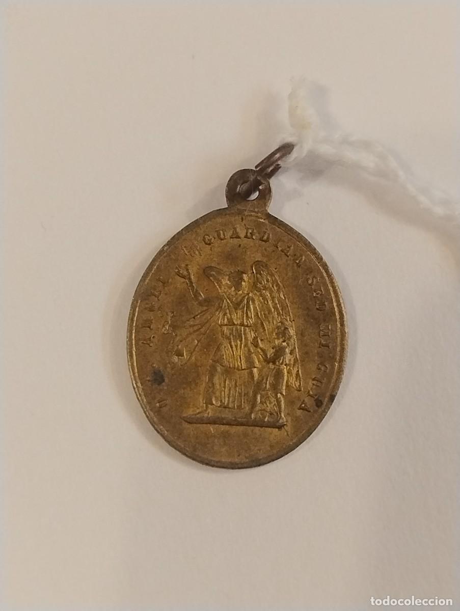 Antig&uuml;edades: Antigua medalla &Aacute;ngel de la Guarda y San Francisco de Asis. Unos 2 cm