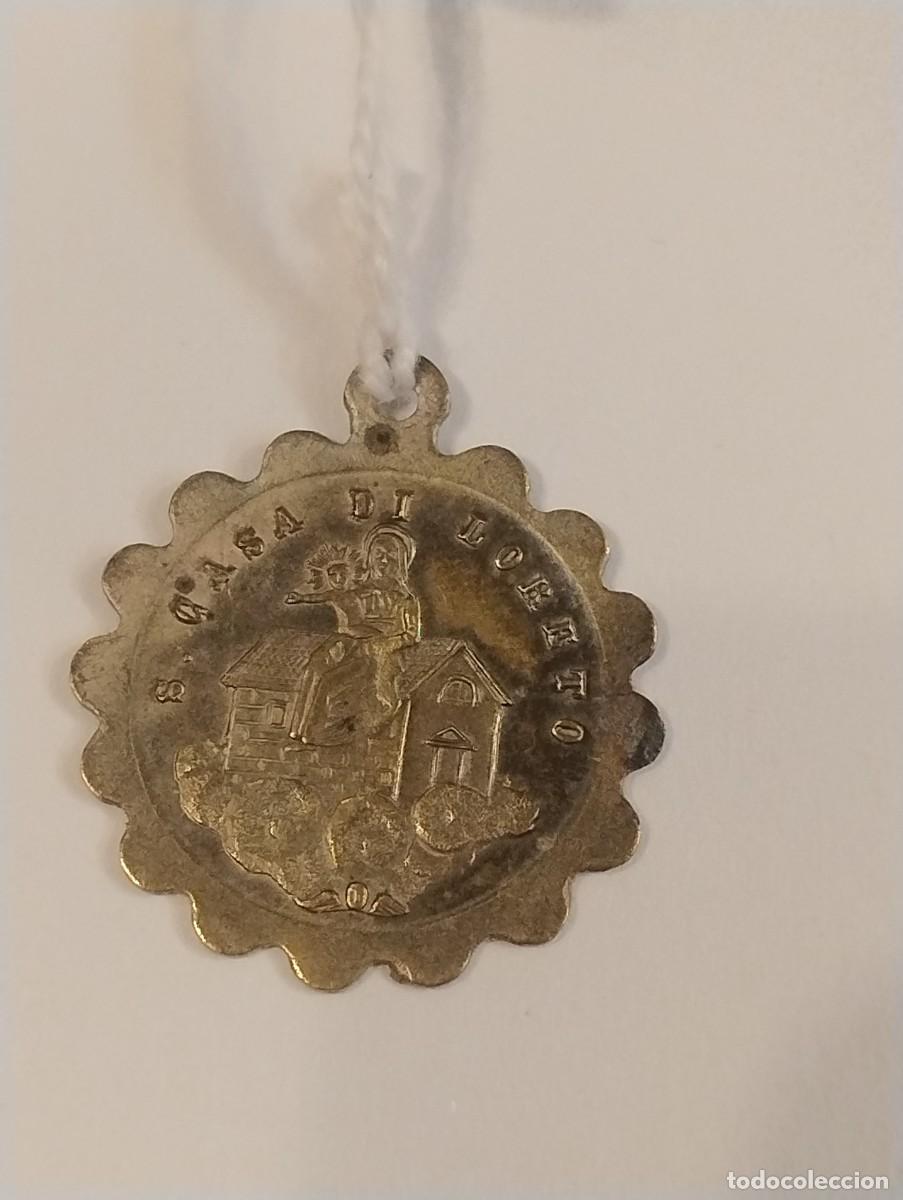 Antig&uuml;edades: Antigua medalla Nuestra Se&ntilde;ora de Loreto, unos 2,50 cm de di&aacute;metro