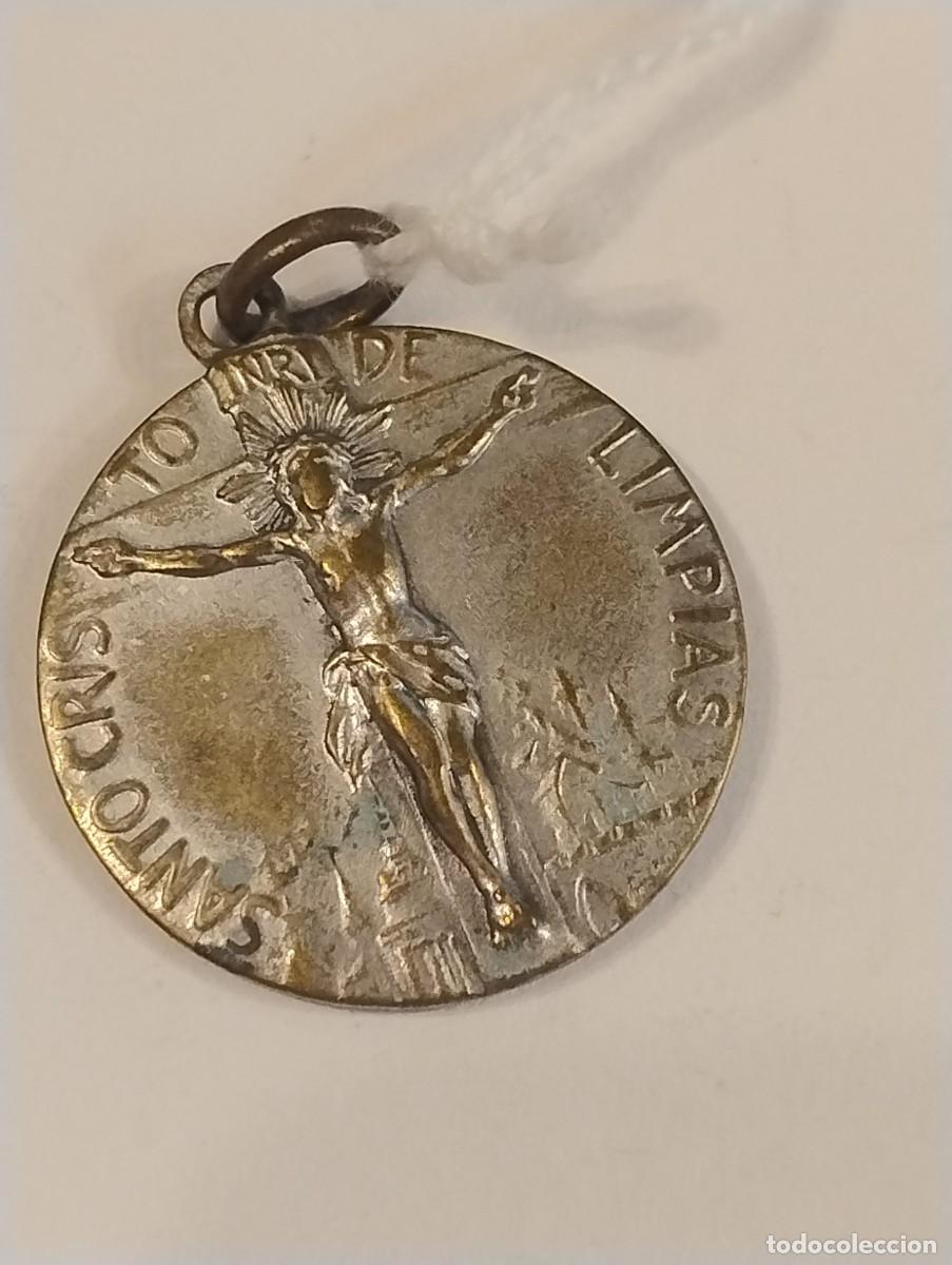 Antig&uuml;edades: Antigua medalla del Santo Cristo de Limpias. Unos 2,50 cm de di&aacute;metro.