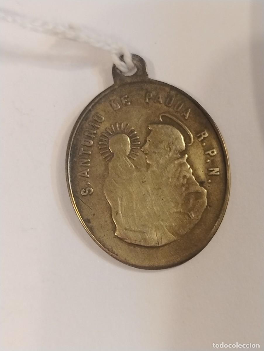 Antig&uuml;edades: Preciosa medalla antigua de San Antonio y San Francisco 3 x 2,50 cm