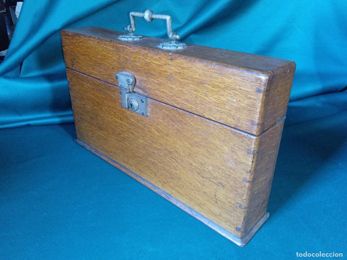 Antig&uuml;edades: Antiguo ESTUCHE, MALET&Iacute;N de Madera.