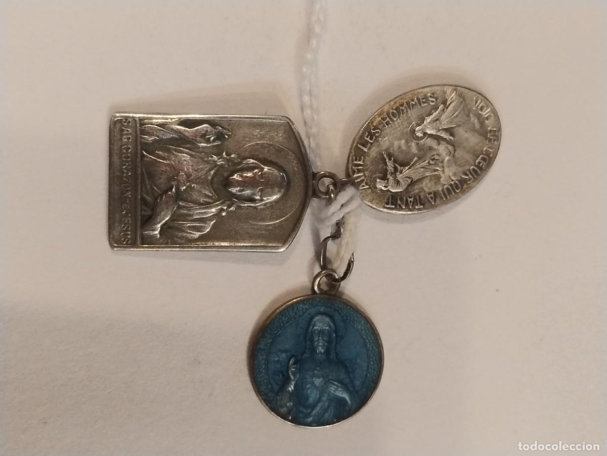 Antiques: Lote de 3 medallas del Sagrado Coraz&oacute;n de Jes&uacute;s. La mas grande 2,50 x 1,50 cm