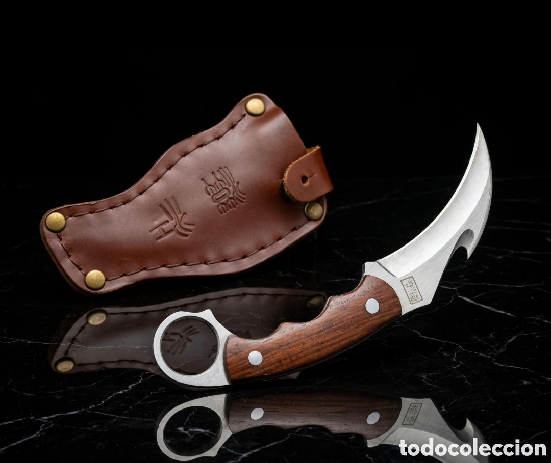 Antig&uuml;edades: Karambit de madera con gut hook y su funda de cuero original