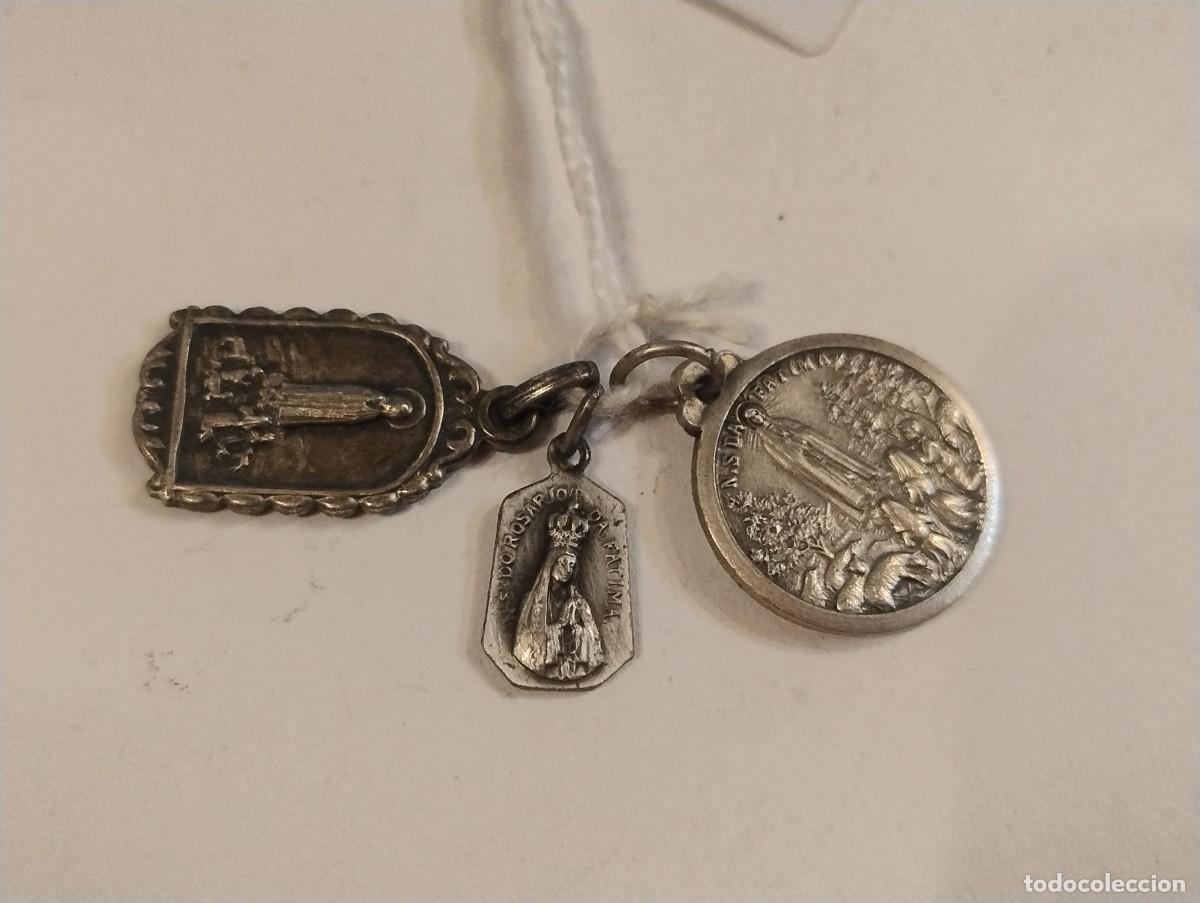 Antig&uuml;edades: Lote de 3 medallas antiguas de la Virgen de Lourdes, la mas grande 2 x 1 cm