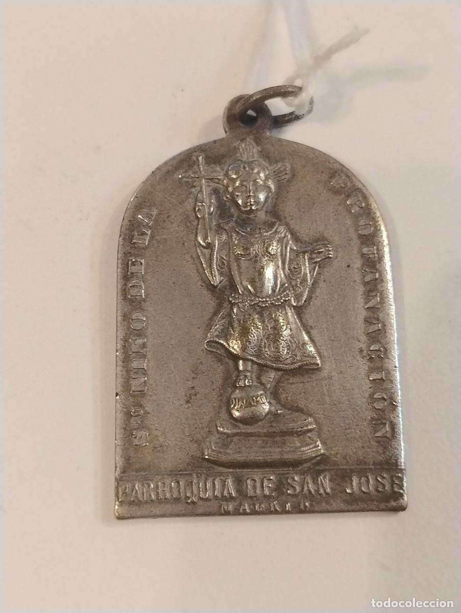 Antig&uuml;edades: Curiosa medalla Parroquia de San Jos&eacute;, Ni&ntilde;o de la Profanaci&oacute;n Unos 4,50 x 3 cm