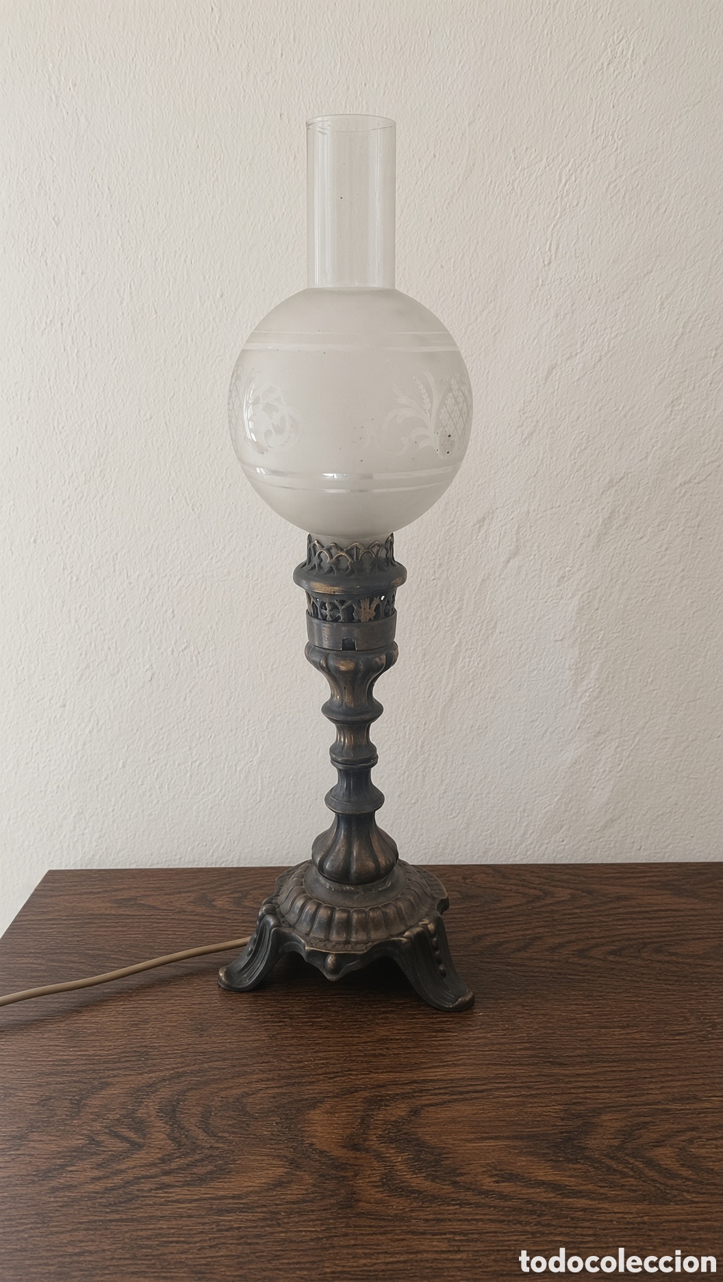Antig&uuml;edades: L&aacute;mpara de mesa antigua Elegante l&aacute;mpara de mesa de estilo antiguo