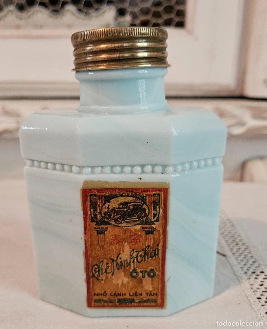 Antig&uuml;edades: RARE COLLECTOR FLACON DE THE NINH THAI O-TO HANOI EN OPALINE BLEUE VIDE