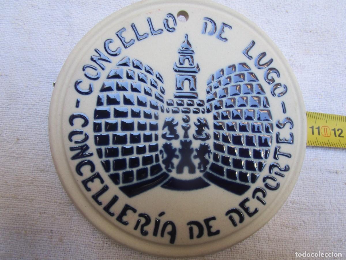 Antig&uuml;edades: MEDALLON BURELARTE - CONCELLO DE LUGO CONCELLERIA DE DEPORTES - 10CM RELIEVE MURALLA Y ESCUDO.