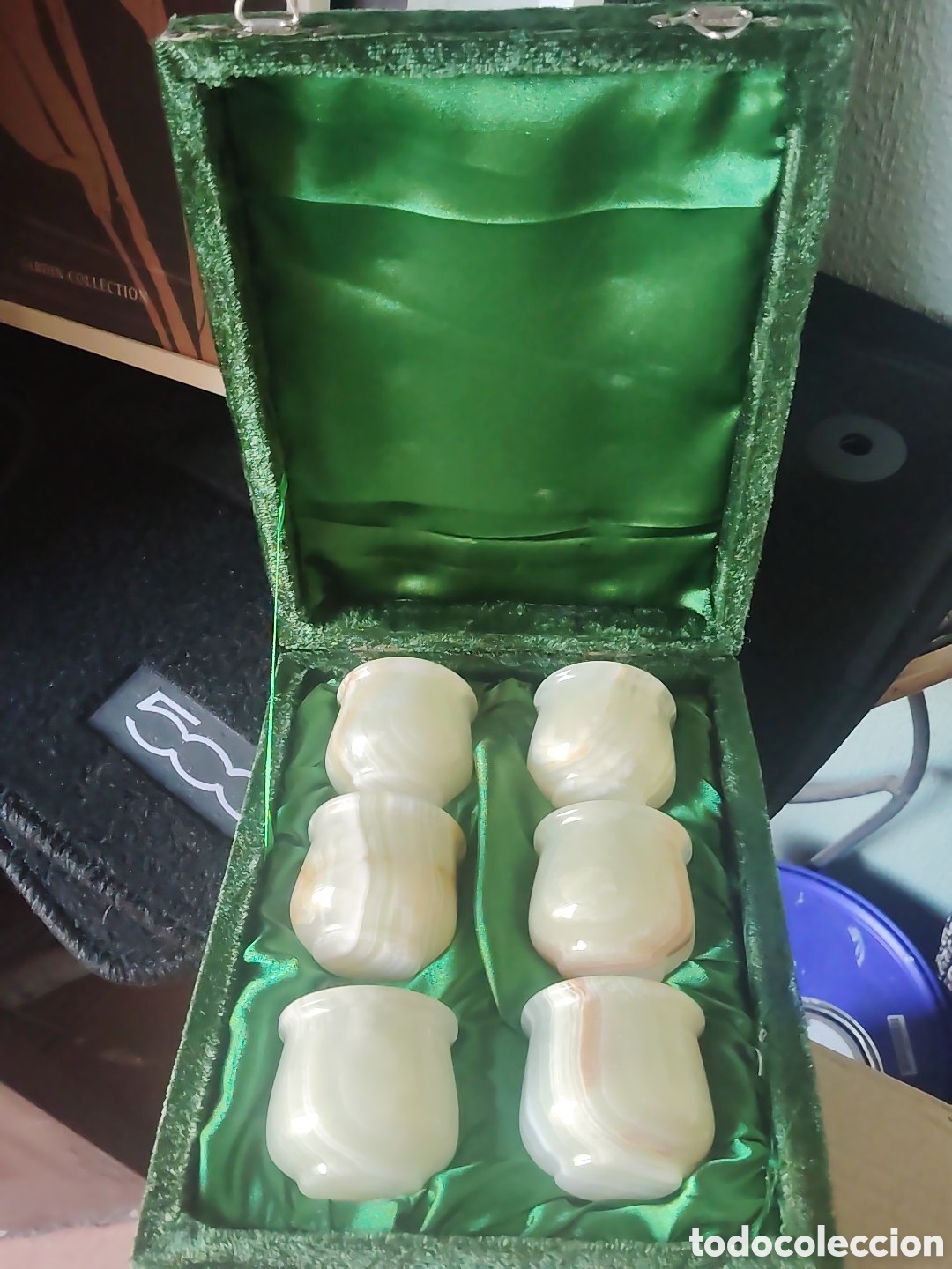 Antig&uuml;edades: Conjunto de 6 chupitos de Onix, en su estuche original de terciopelo verde
