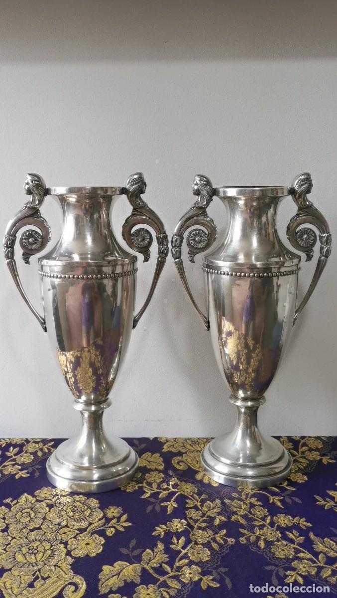 Pareja de &aacute;nforas o jarrones de altar de 38cm