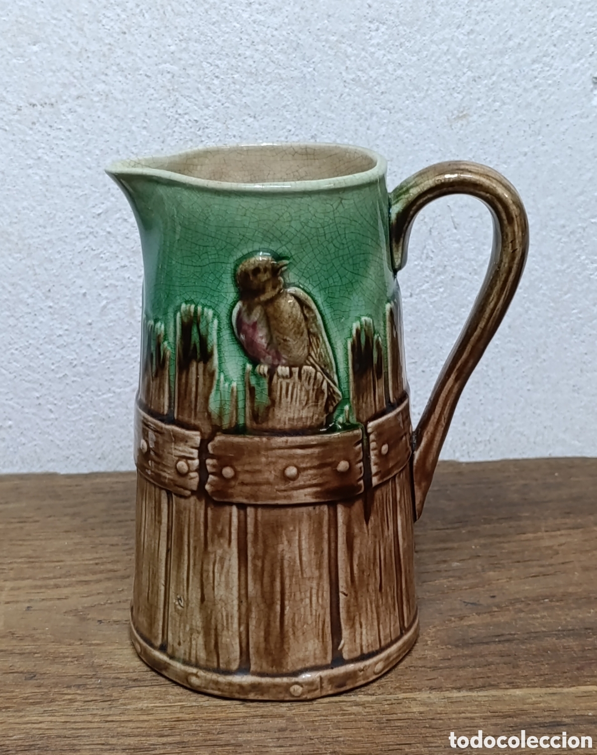 Antig&uuml;edades: ANTIGUA JARRA VICTORIANA DE CER&Aacute;MICA MAY&Oacute;LICA, DISE&Ntilde;O BIRD ON A BUCKED (P&Aacute;JARO EN CUBO). CIRCA 1880.