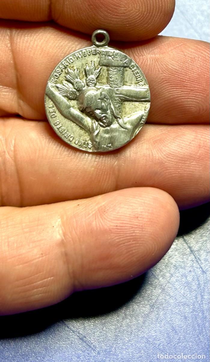 Antig&uuml;edades: 4272.Antigua medalla religiosa del Sant&iacute;simo Cristo del Rosario de Higuera de la Sierra (Huelva)