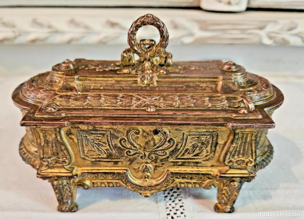 Antig&uuml;edades: ANCIEN COFFRET BIJOUX EN REGULE COULEUR BRONZE STYLE LOUIS XV LONGUEUR 17 CM