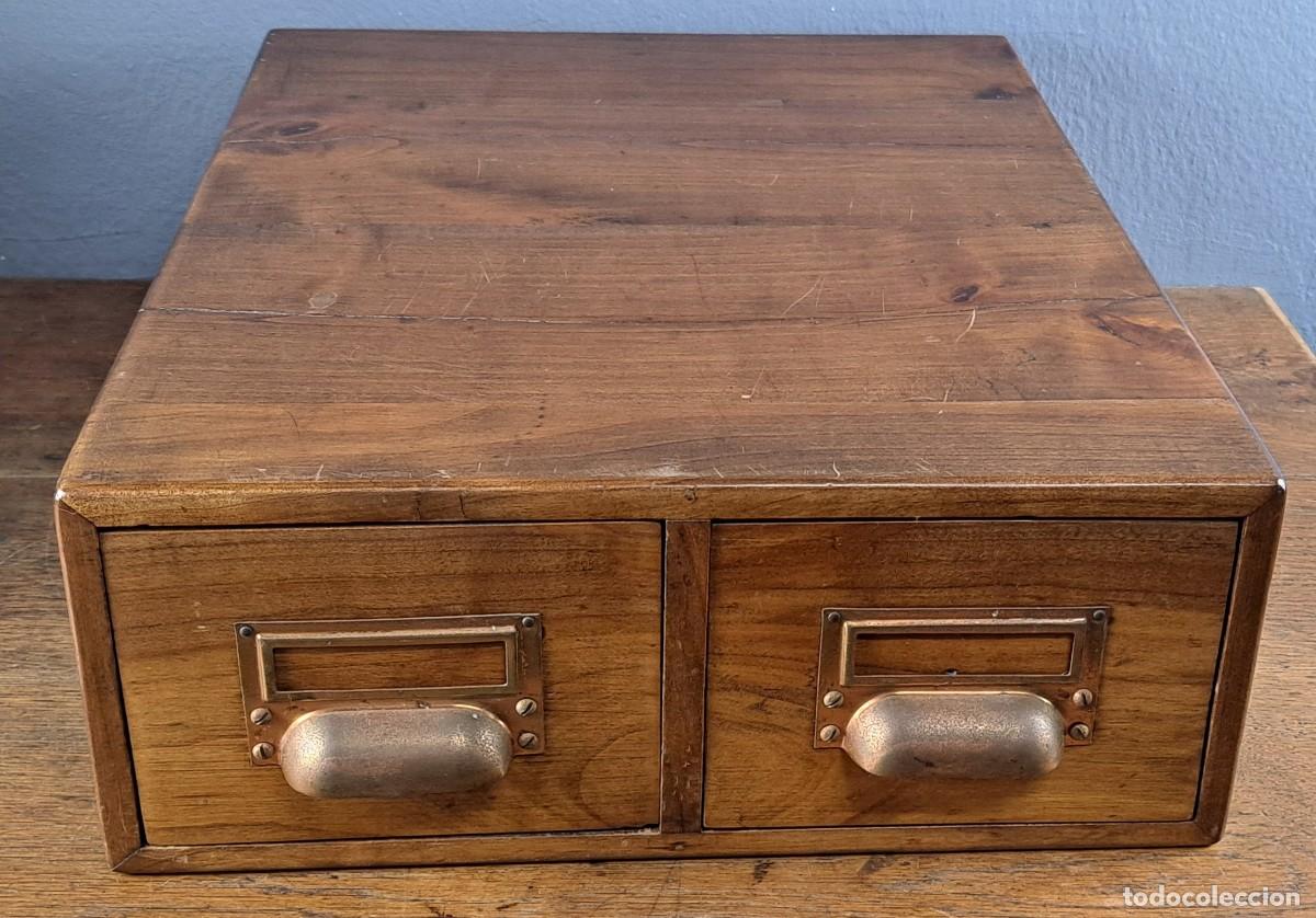 Antig&uuml;edades: Archivador antiguo de madera con dos cajones, principios del S. XX