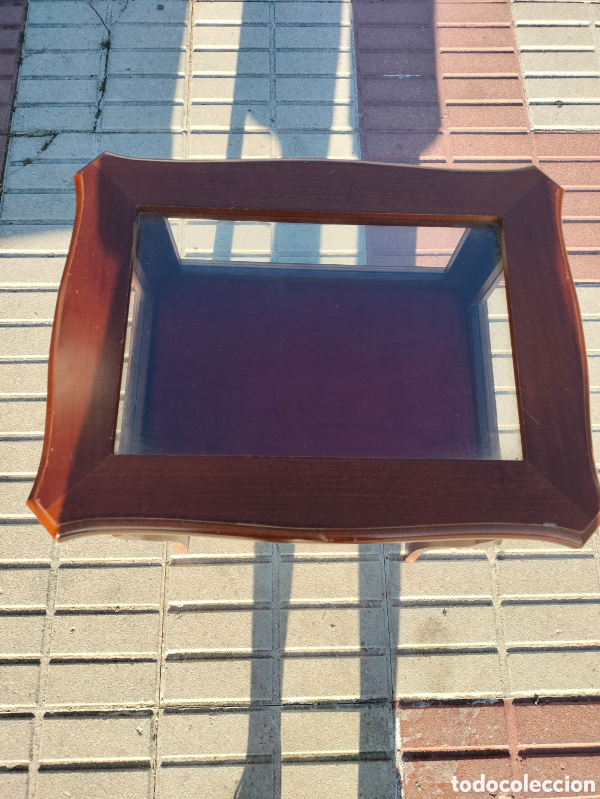 Antig&uuml;edades: mesa vitrina expositora de madera - Foto 2