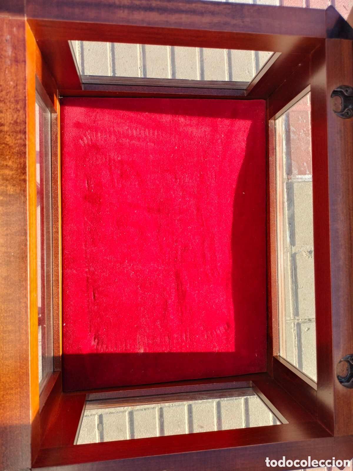 Antig&uuml;edades: mesa vitrina expositora de madera - Foto 4