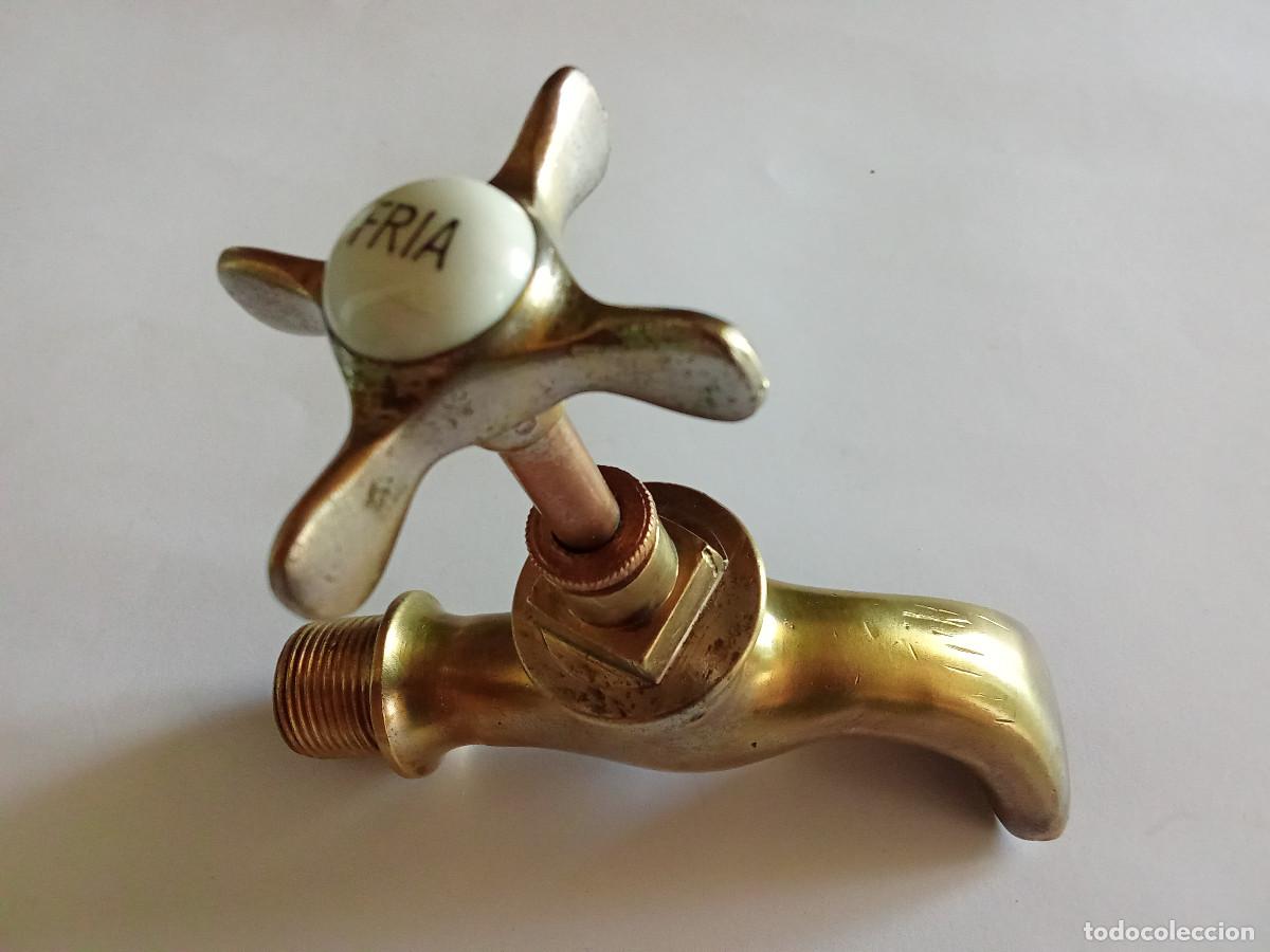 Antig&uuml;edades: Antiguo grifo de ba&ntilde;era en bronce