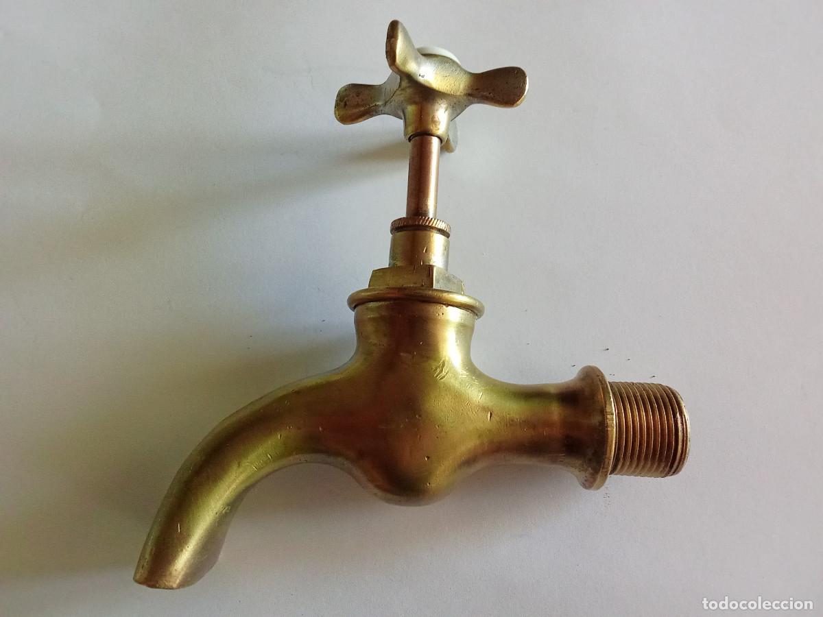 Antig&uuml;edades: Antiguo grifo de ba&ntilde;era en bronce - Foto 2