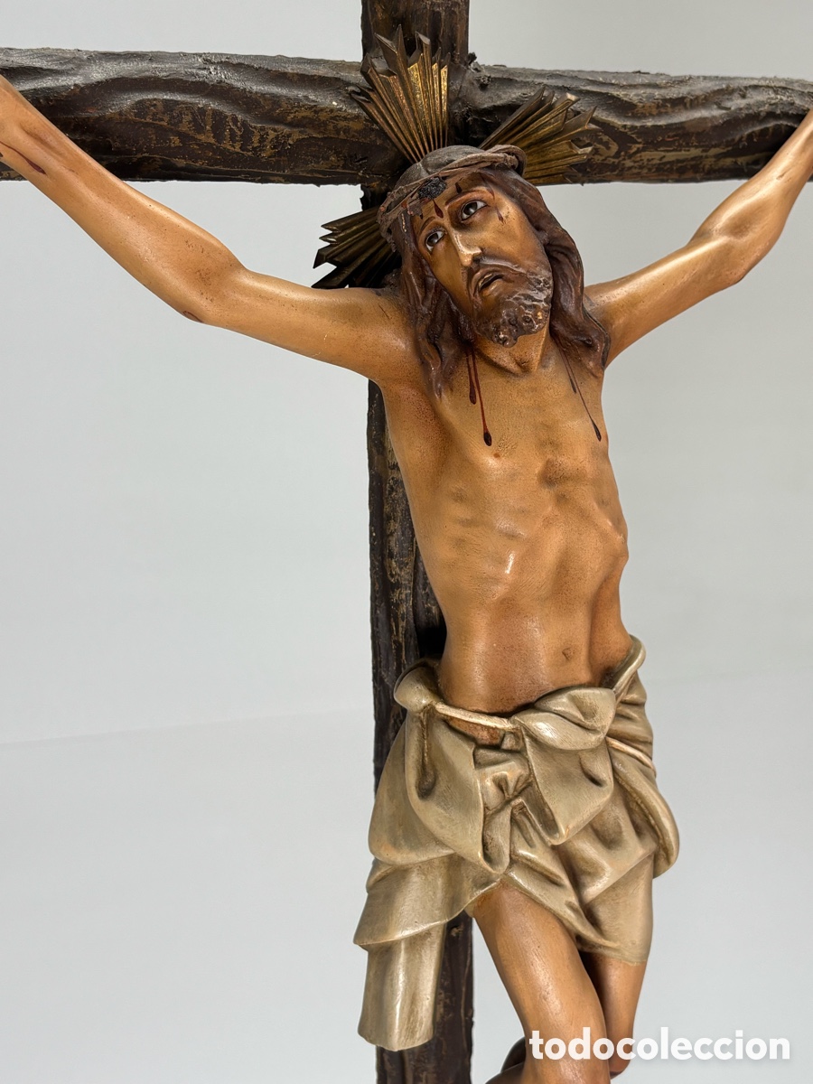 Antig&uuml;edades: Antiguo Cristo Crucificado tipo Olot &ndash; Imagen religiosa policromada de 73 cm