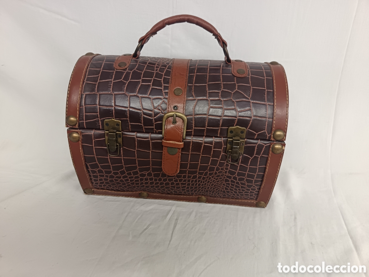 Antig&uuml;edades: COFRE, MALETIN, NECESER, TIPO VINTAGE, MADERA Y SIMIL CUERO
