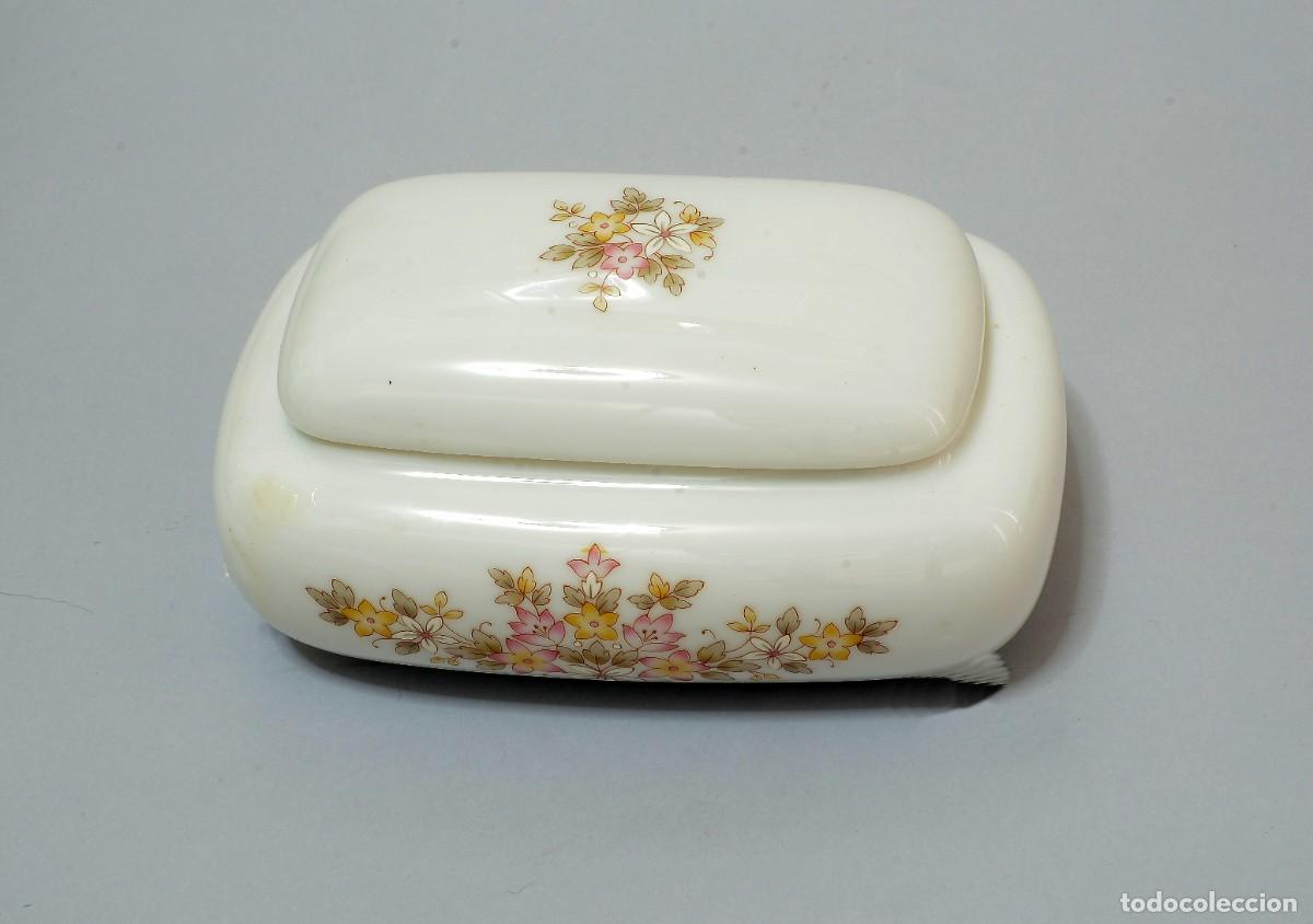Antig&uuml;edades: Mantequillera de porcelana, vintage, delicado dise&ntilde;o floral
