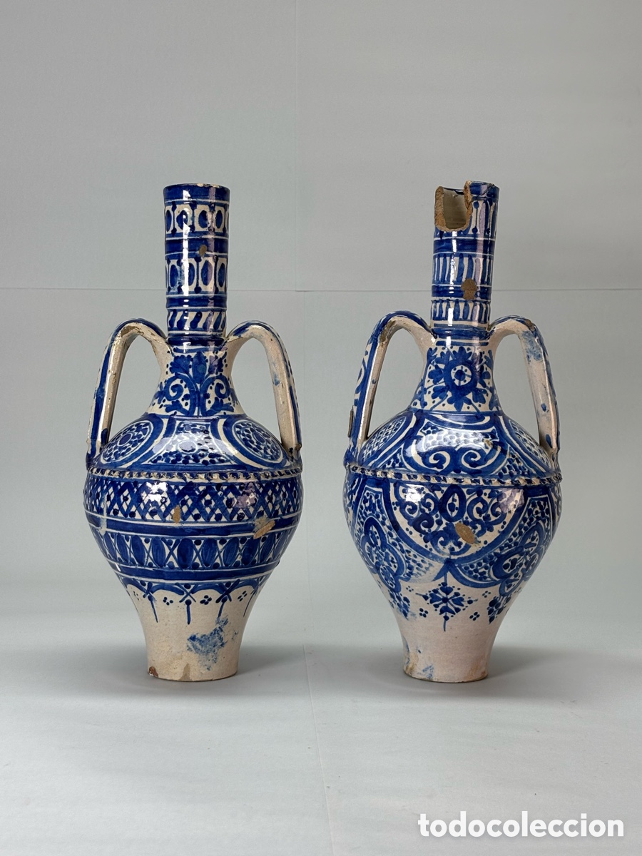 Antig&uuml;edades: Pareja de antiguas jarras alcarrazas granadinas tipo Fajalauza &ndash; Cer&aacute;mica azul y blanca