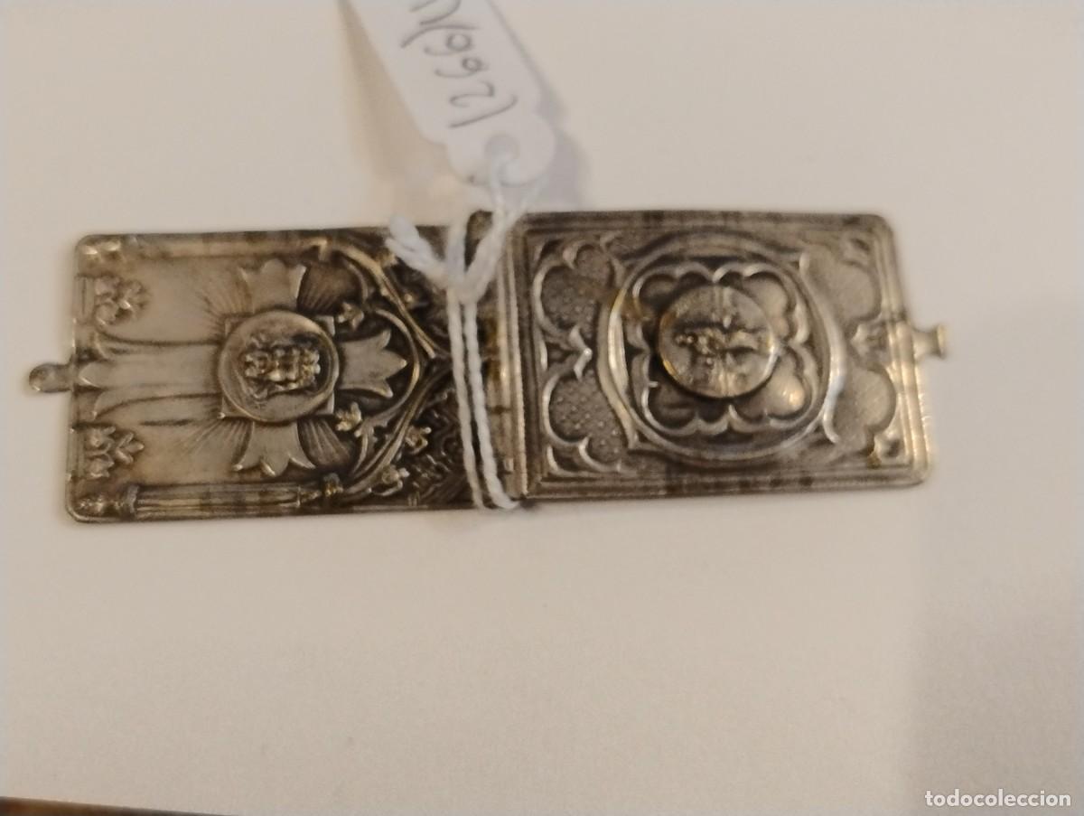 Antig&uuml;edades: Curios estuchito o tapas met&aacute;licas con la imagen de la virgen del Pilar. cada parte mide 3,50 x 2,50