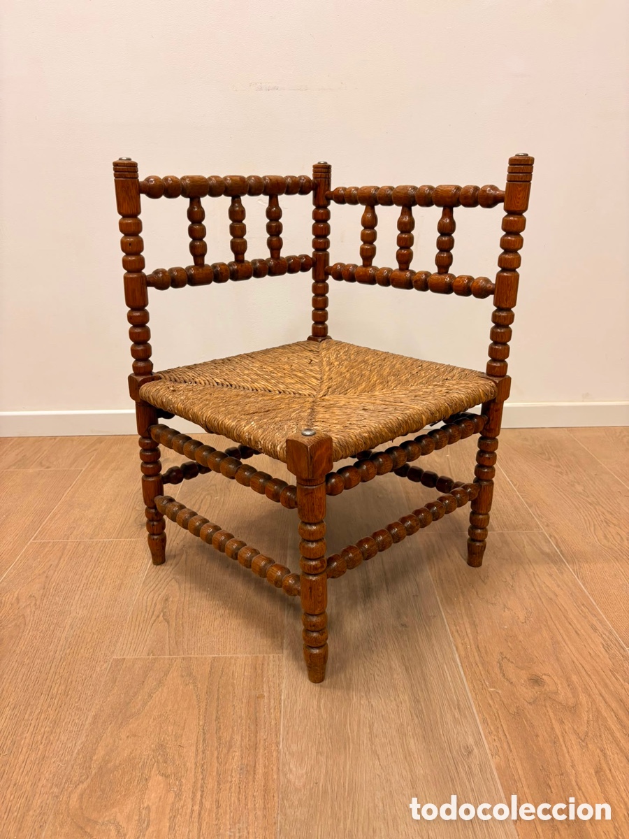 Antig&uuml;edades: Silla esquinera antigua de madera torneada Enea