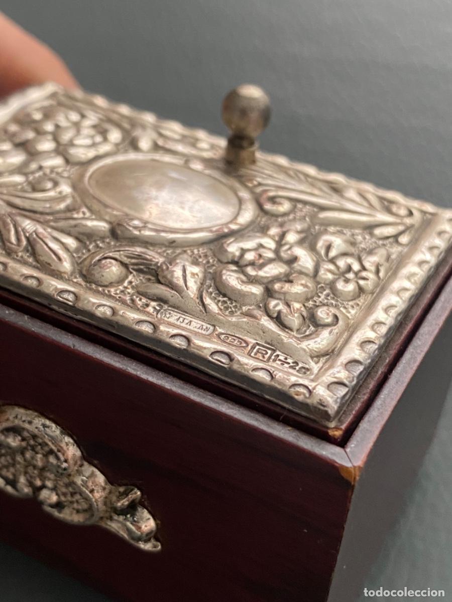Antig&uuml;edades: ANTIGUA CAJITA MADERA Y PLATA CONTRASTADA