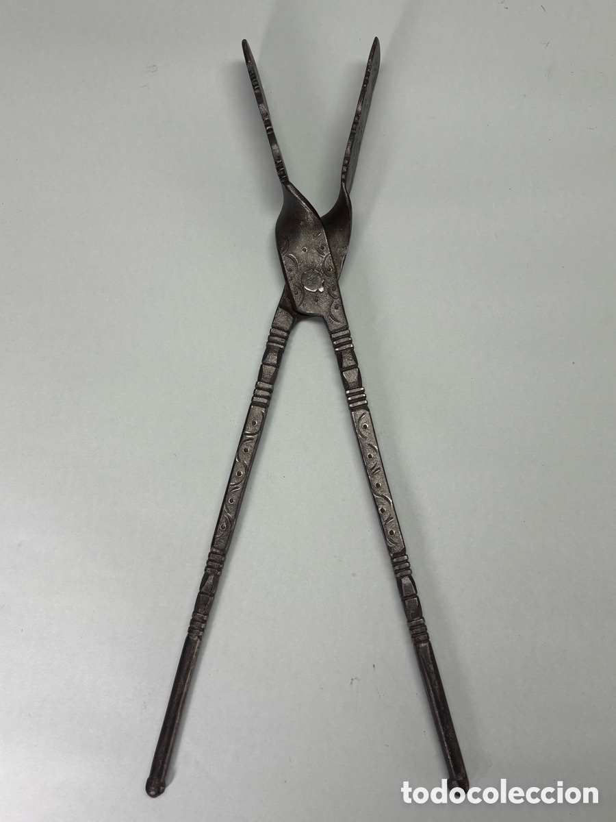 Antig&uuml;edades: ANTIGUA TENAZA DE FORJA 41 CM &ndash; HIERRO FORJADO A MANO &ndash; HERRERO &ndash; PIEZA DECORADA