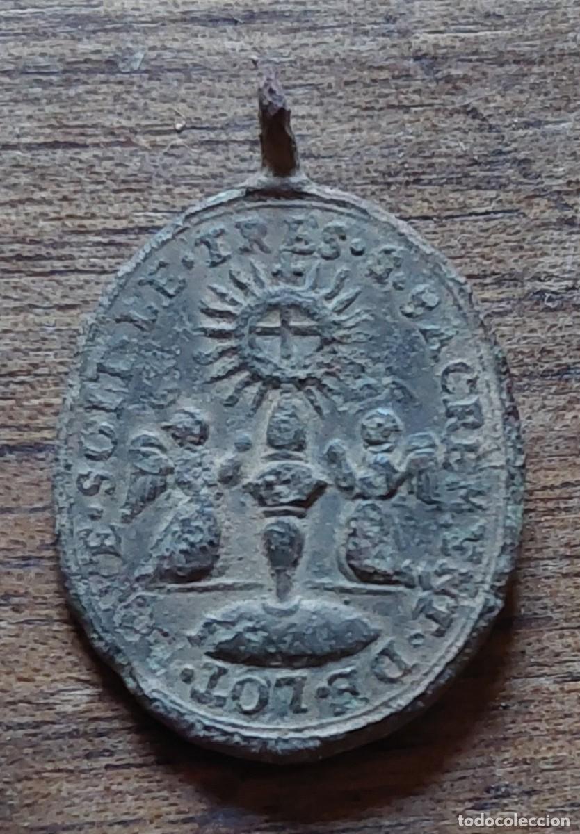 Antig&uuml;edades: Antigua medalla religiosa Santo Sacramento virgen?