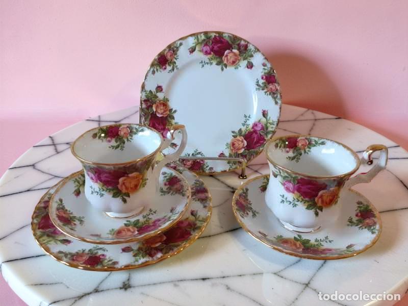 Antig&uuml;edades: 2 tr&iacute;os de caf&eacute; con tazas y platillos 12 cm Nuevos Royal Albert Old Country Roses